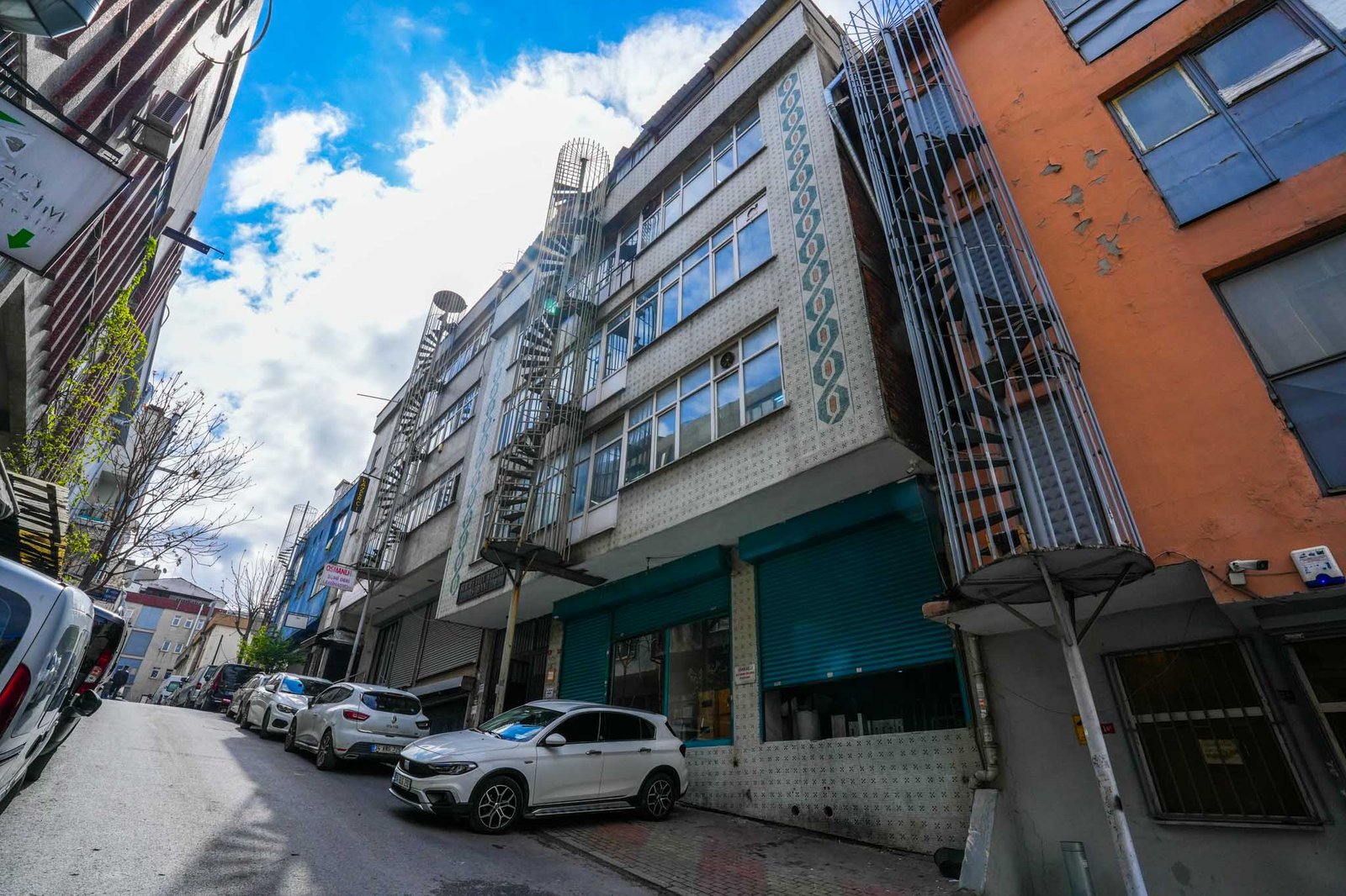 Güngören Sanayi Mah. Satılık İş hanı – fotoğraf 2
