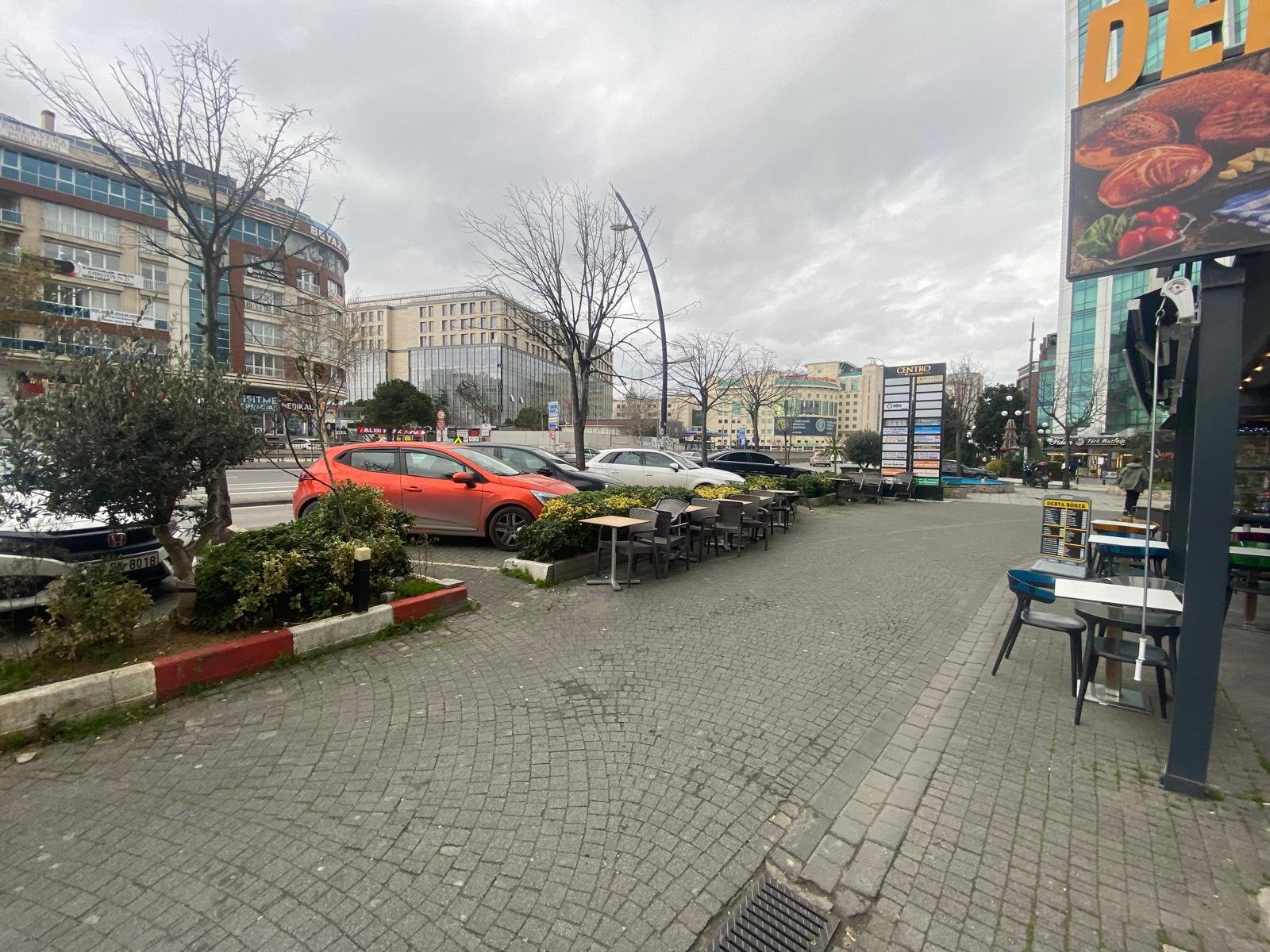 Beykent'te Yüksek Potansiyelli Satılık 3 Katlı Dükkan