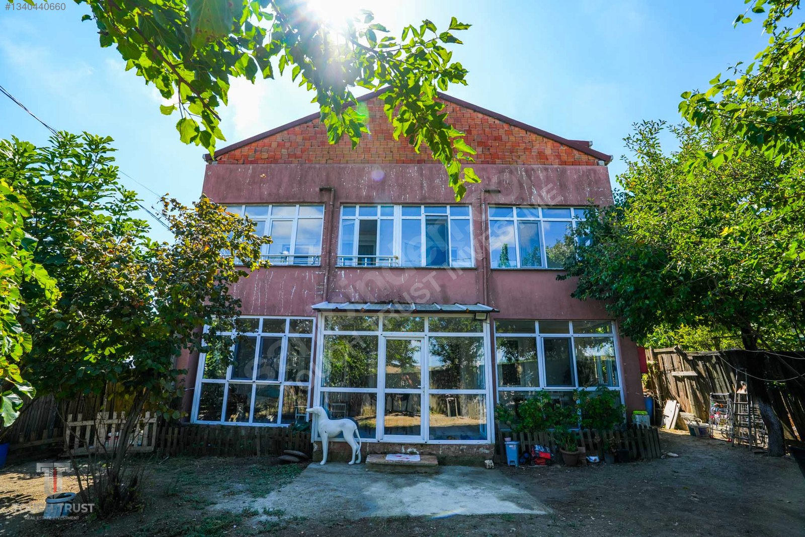 Arnavutköy Çilingir Köyü Müstakil Bahçeli 3 Katlı Satılık Bina